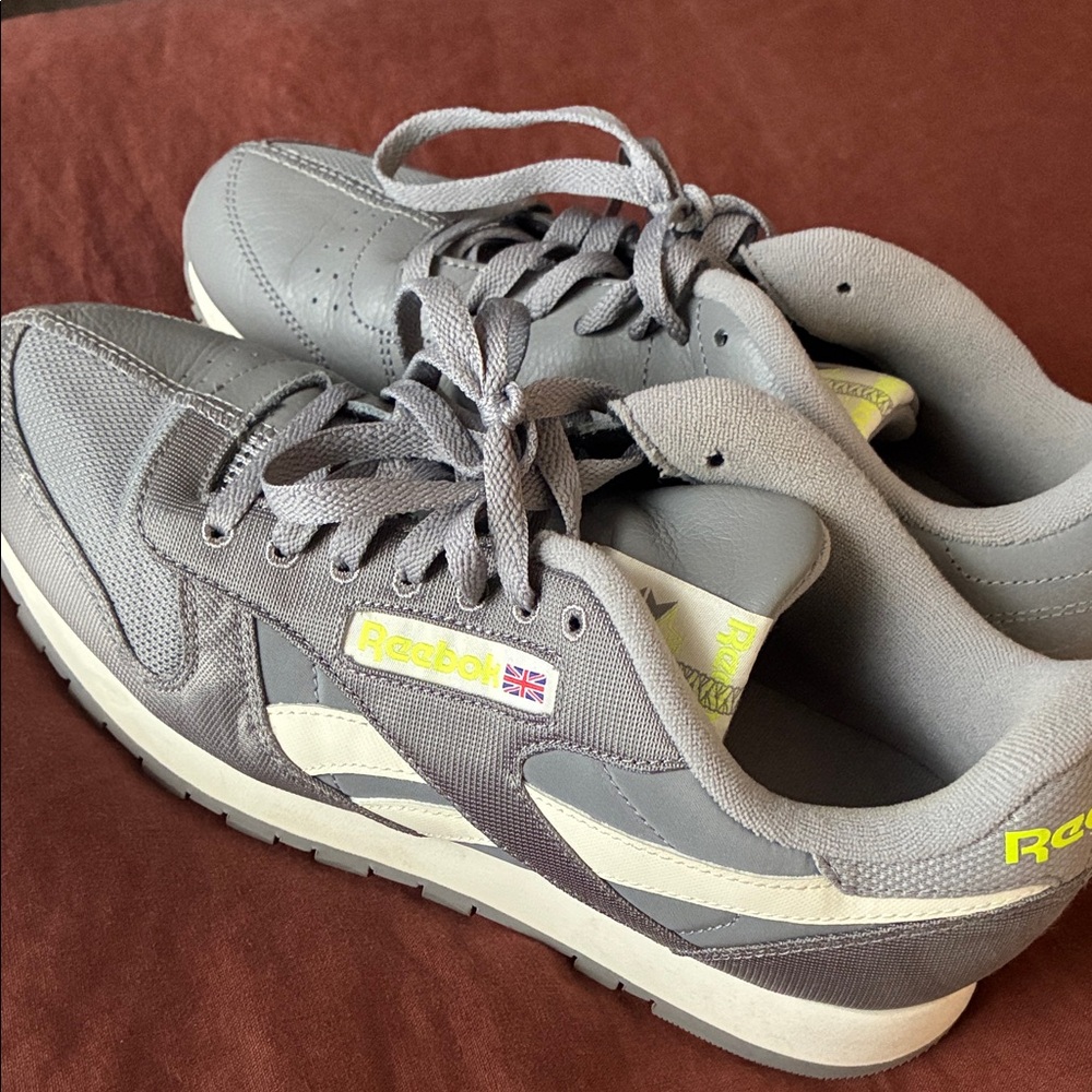 Reebok Men's Gray and Cream Sneakers
